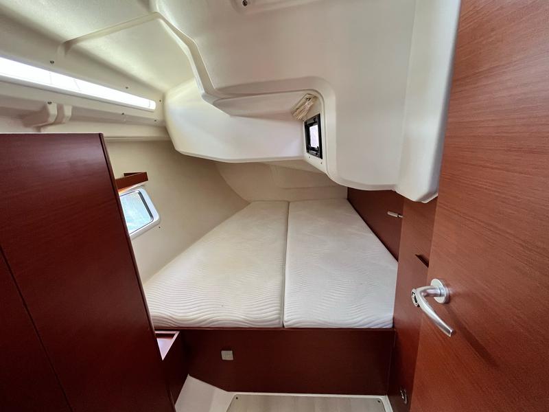 Book yachts online - sailboat - Hanse 418 - DAFNE (generator, watermaker, teak cockpit, gas BBQ) - rent