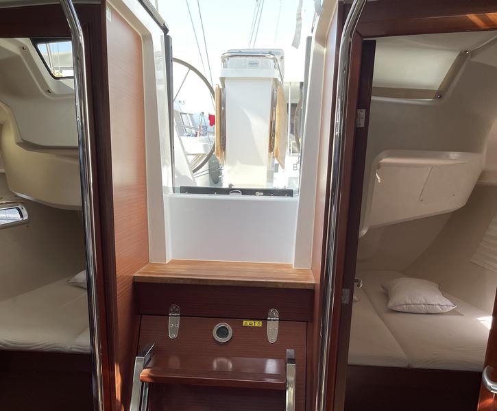 Book yachts online - sailboat - Hanse 388 - MEDUSA III - rent