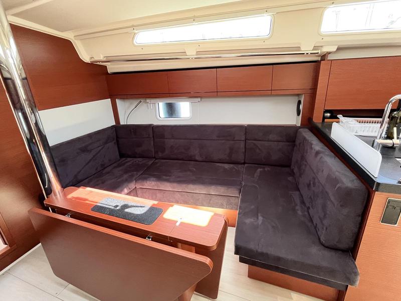 Book yachts online - sailboat - Hanse 418 - EUGENE (generator, watermaker, teak cockpit, gas BBQ) - rent