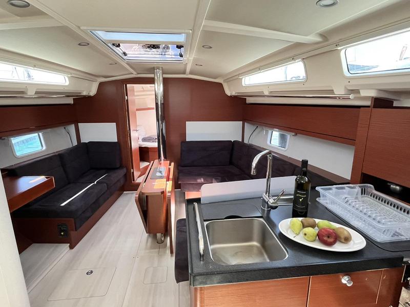 Book yachts online - sailboat - Hanse 418 - EUGENE (generator, watermaker, teak cockpit, gas BBQ) - rent