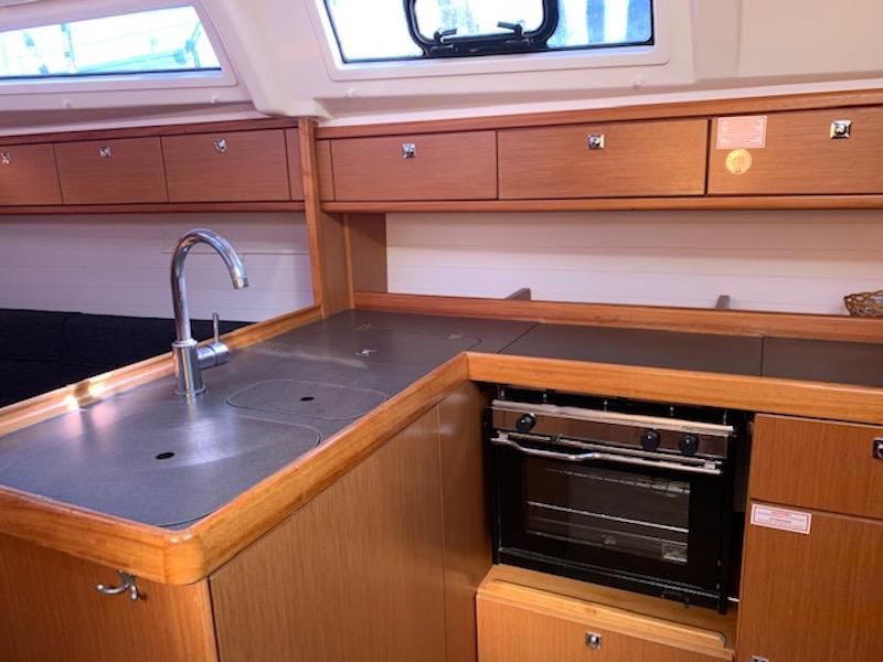 Book yachts online - sailboat - Bavaria 37 Cruiser - Happy Jack - rent