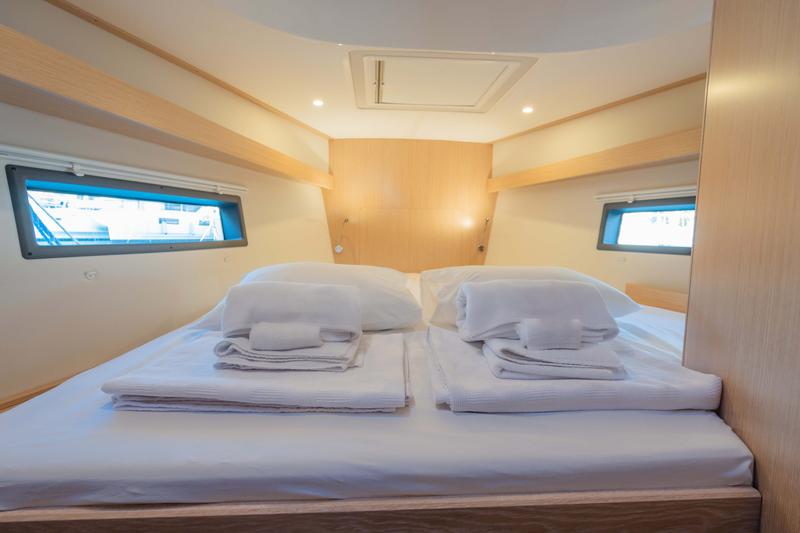 Book yachts online - sailboat - Bavaria 42 Cruiser - Joy - rent