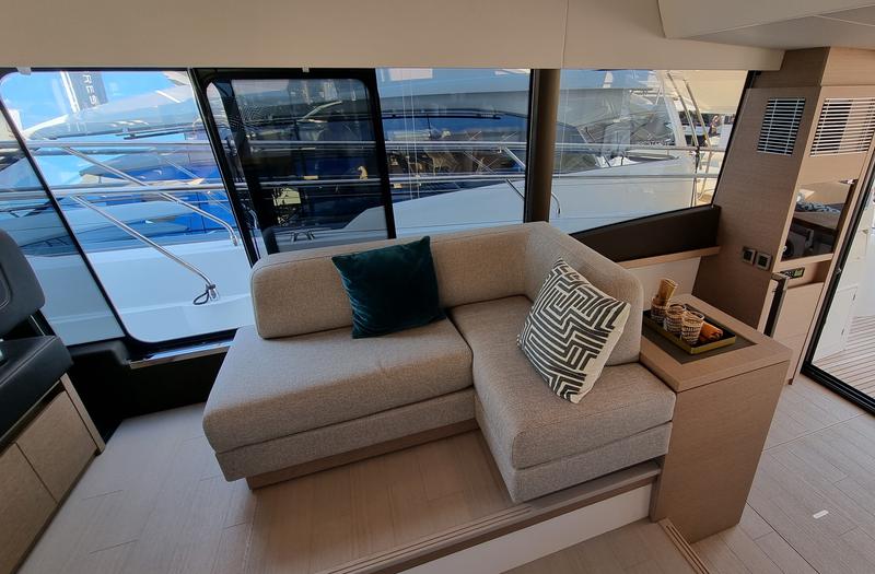 Book yachts online - motorboat - Prestige 520 - ALIZÉ - rent