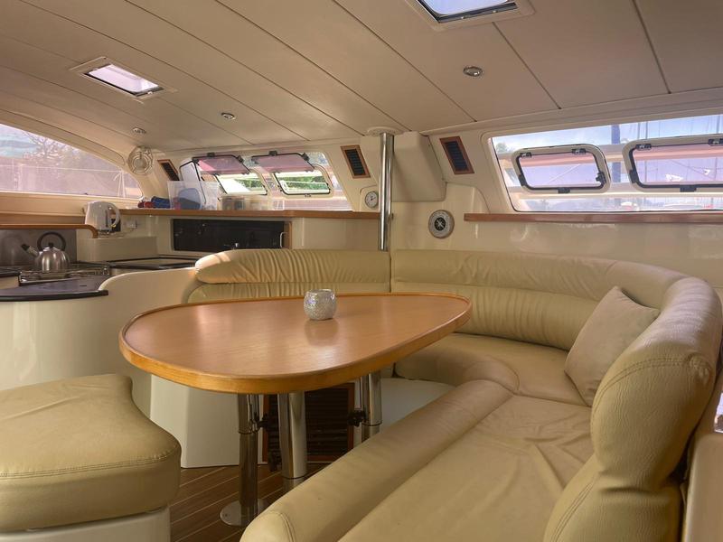 Book yachts online - catamaran - Leopard 4300 - Emocean - rent