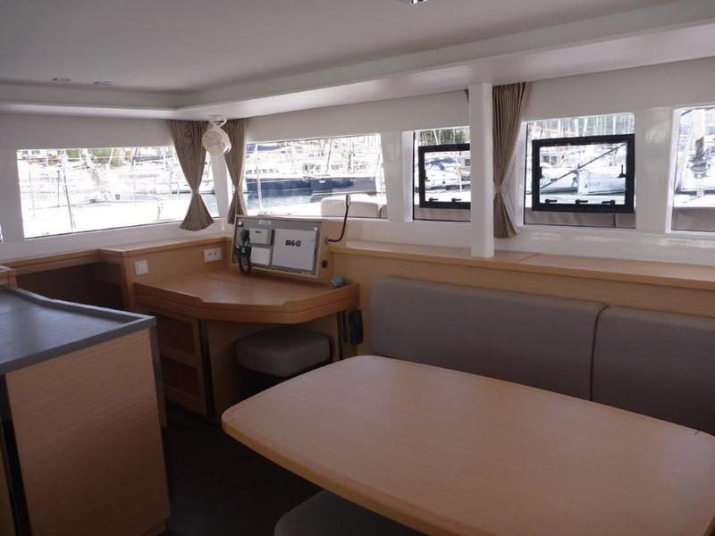 Book yachts online - catamaran - Lagoon 450 Sport - Oryx - rent
