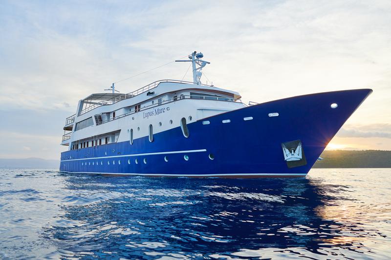 Book yachts online - motorboat - Motoryacht - Lupus Mare - rent
