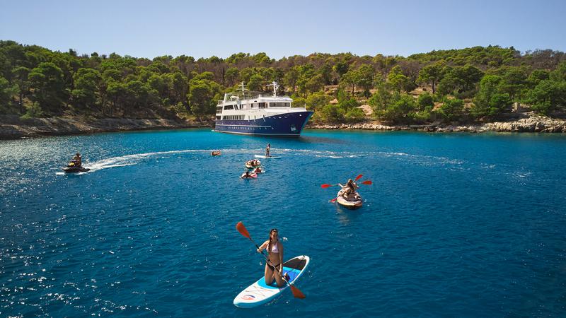 Book yachts online - motorboat - Motoryacht - Lupus Mare - rent