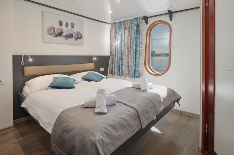 Book yachts online - motorboat - Motoryacht - Lupus Mare - rent