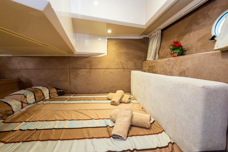 Book yachts online - motorboat - Sessa C35 - Ela - rent