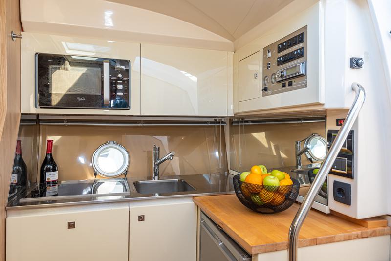 Book yachts online - motorboat - Sessa C35 - Ela - rent