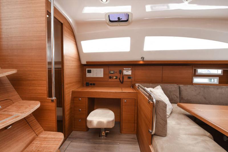 Book yachts online - sailboat - Elan Impression 45.1 - SALI - rent
