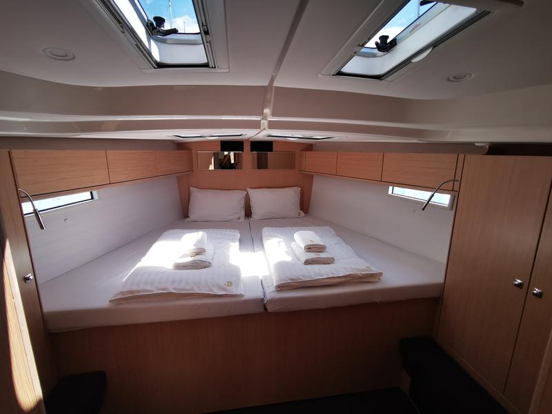 Book yachts online - sailboat - Bavaria Cruiser 51 - MARIE - rent