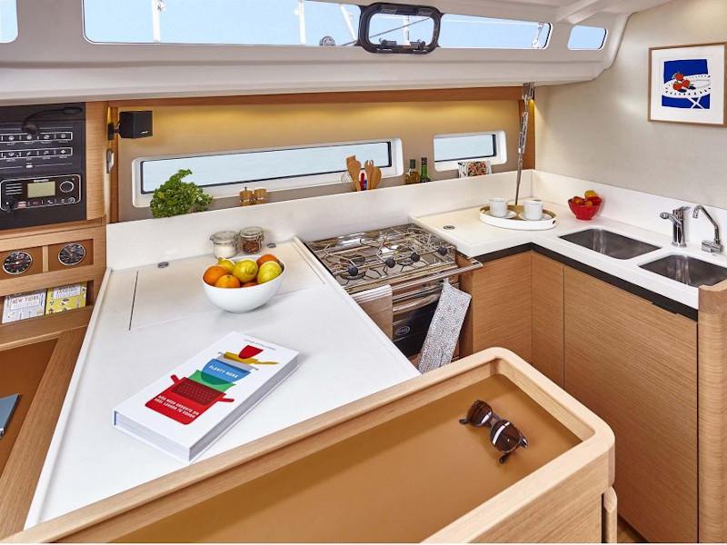 Book yachts online - sailboat - Sun Odyssey 440 - Holiday Kiss - rent