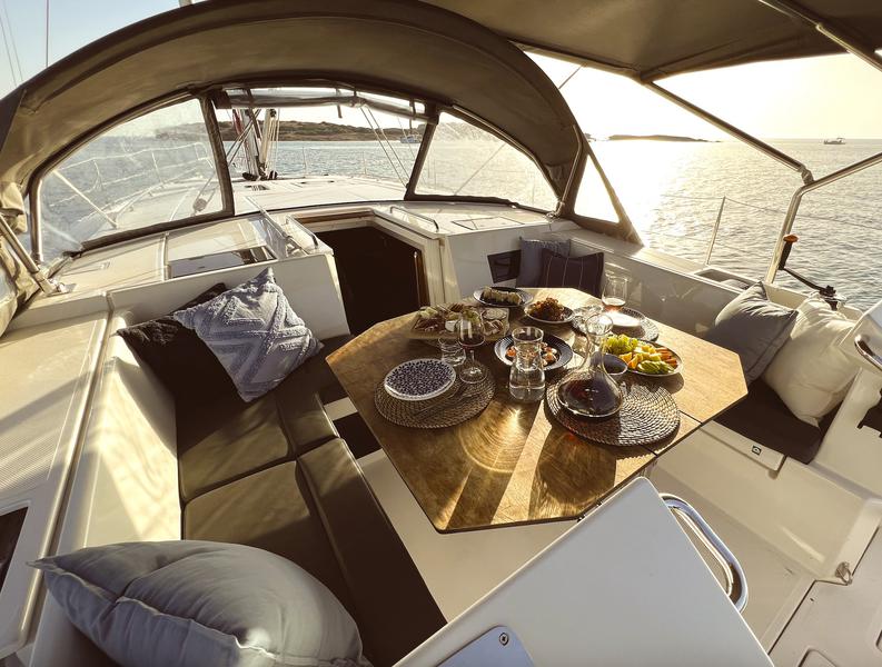 Book yachts online - sailboat - Bavaria C45 - Super Puma - rent