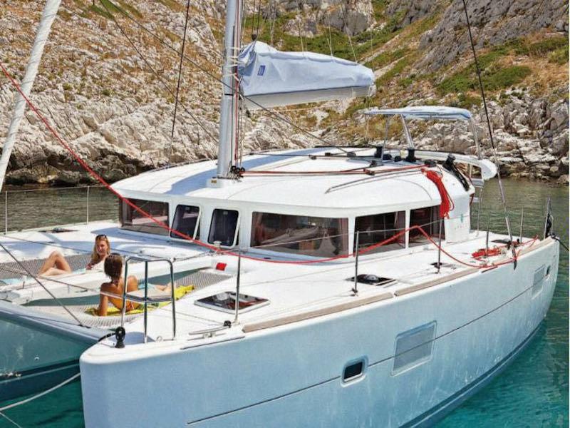 Book yachts online - catamaran - Lagoon 400 S2 - Esmeralda - rent