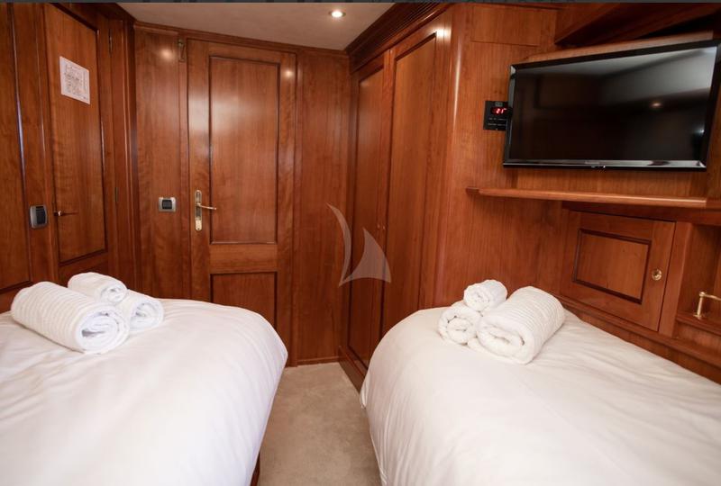 Book yachts online - motorboat - Motoryacht - Sea Breeze II - rent