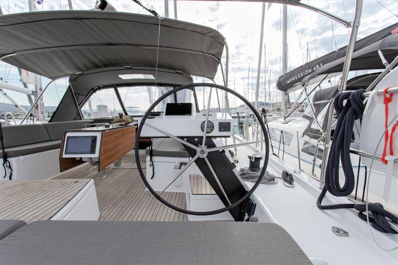 Book yachts online - sailboat - Dufour 530 - ANNA III - rent