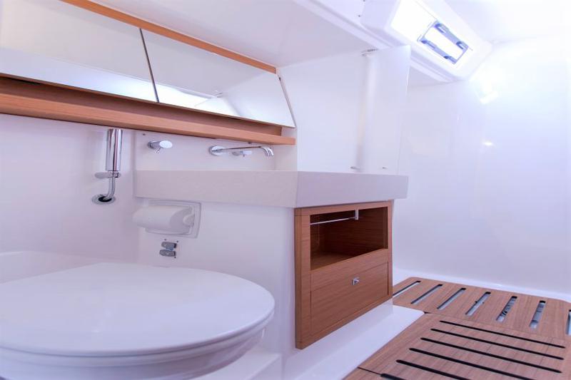 Book yachts online - sailboat - Dufour 530 - ANNA III - rent