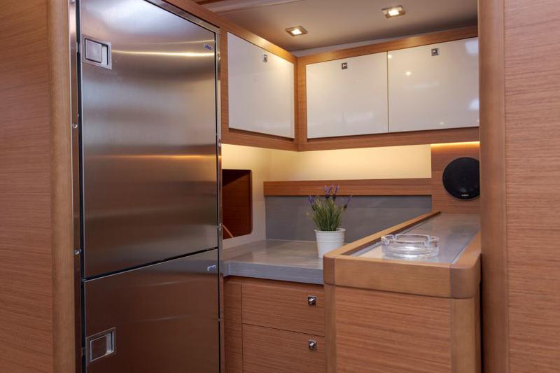 Book yachts online - sailboat - Dufour 530 - ASTRID - rent