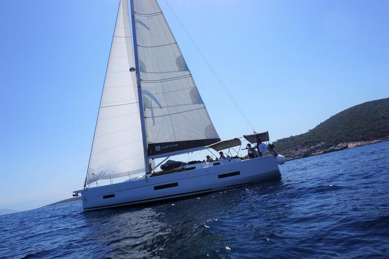 Book yachts online - sailboat - Dufour 530 - JOHANNA - rent