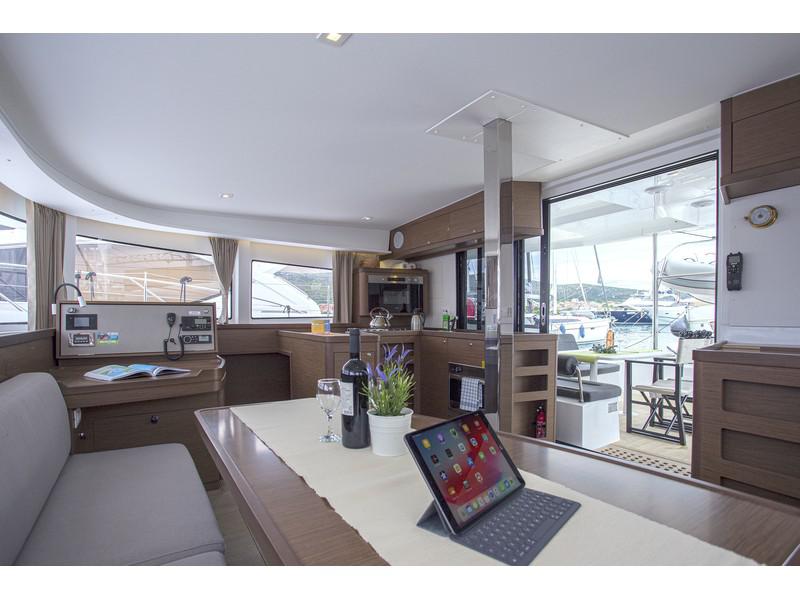 Book yachts online - catamaran - Lagoon 42 - PULP FICTION  - rent
