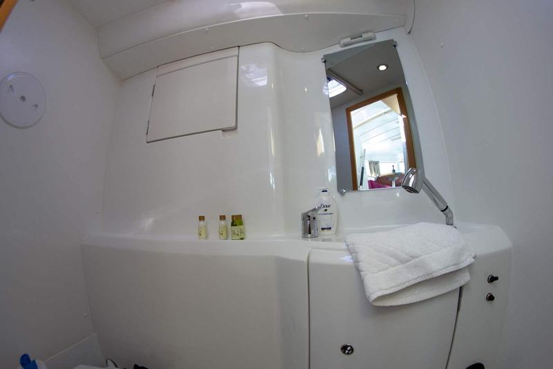 Book yachts online - catamaran - Lagoon 380 S2 - Atenea - rent