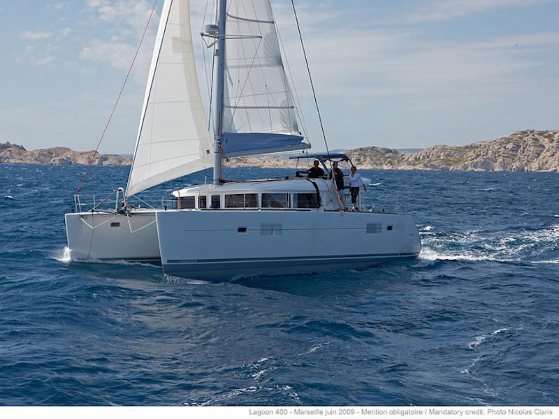 Book yachts online - catamaran - Lagoon 400 - Mia - rent