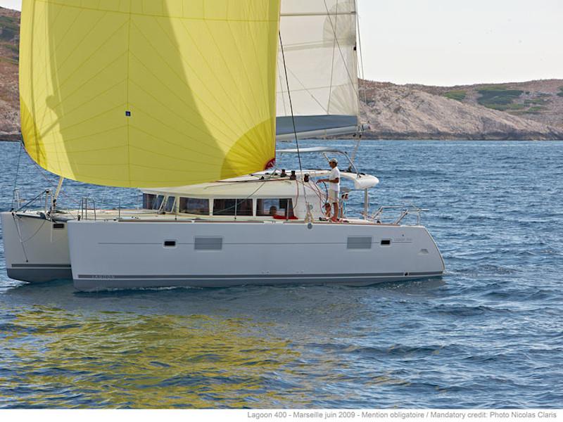 Book yachts online - catamaran - Lagoon 400 - Mia - rent