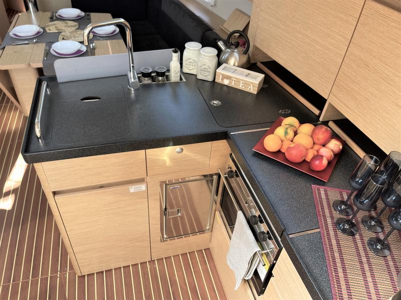 Book yachts online - sailboat - Hanse 418 - Infinity of Love - rent