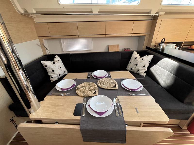 Book yachts online - sailboat - Hanse 418 - Infinity of Love - rent