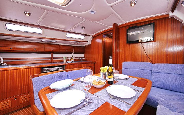 Book yachts online - sailboat - Bavaria 44 - Scorpion - rent