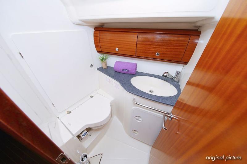 Book yachts online - sailboat - Bavaria 44 - Scorpion - rent
