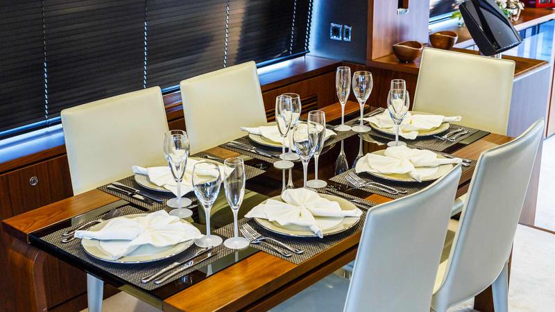 Book yachts online - motorboat - Fairline Squadron 78 - Schatzi - rent