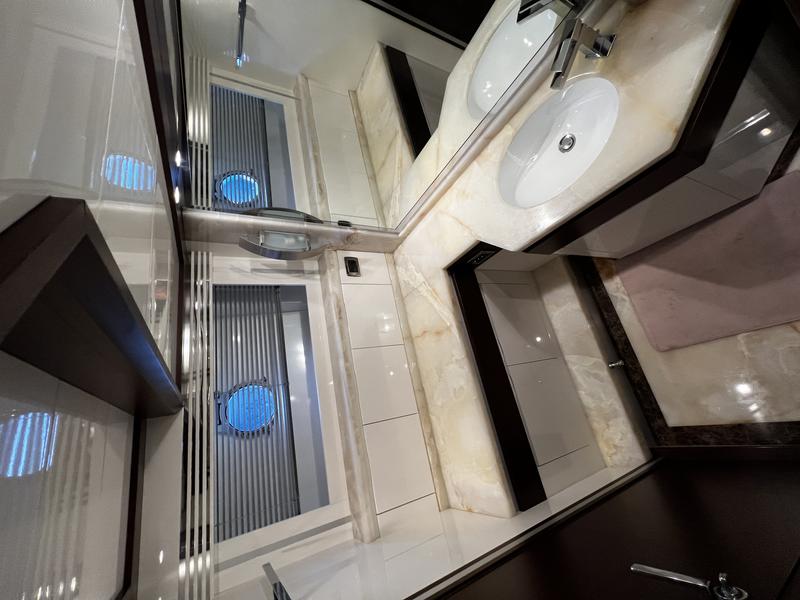 Book yachts online - motorboat - Dominator 680 S - QUO VADIS - rent