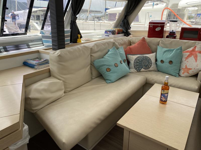 Book yachts online - catamaran - FP Lucia 40/3cab - Island Life - rent