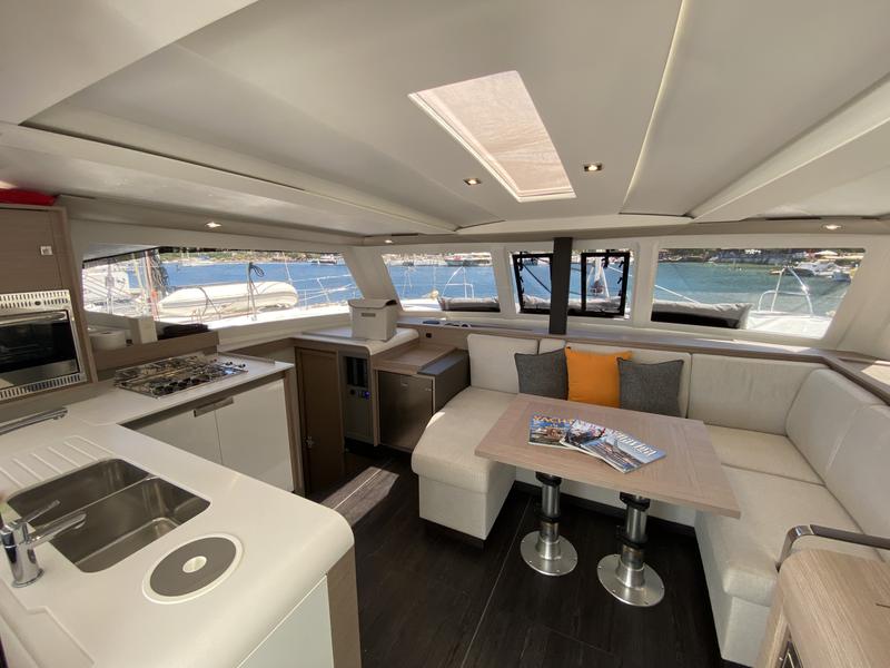 Book yachts online - catamaran - Isla 40 - SAM - rent