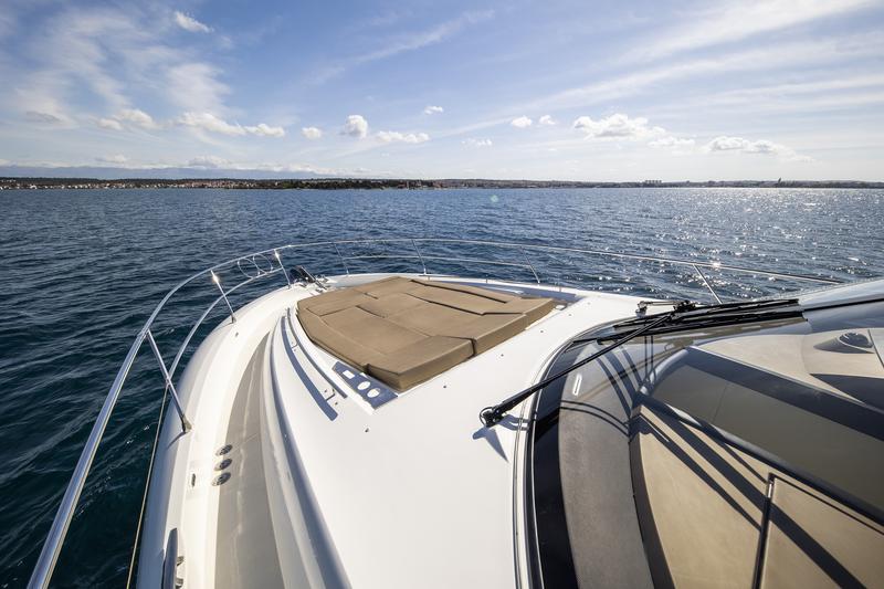 Book yachts online - motorboat - Prestige 550 Fly - Floria - rent