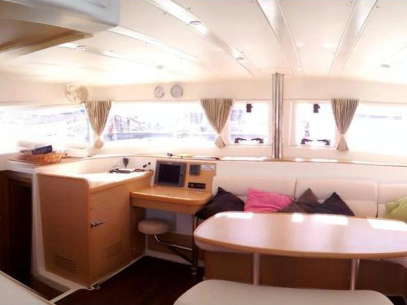 Book yachts online - catamaran - Lagoon 421 - Paluko - rent