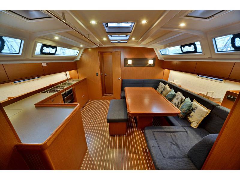 Book yachts online - sailboat - Bavaria 46 Cruiser - Captain John - rent