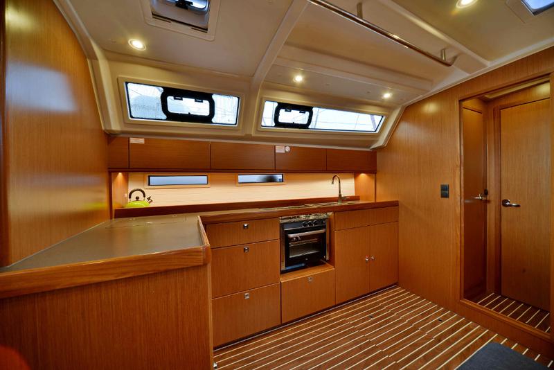 Book yachts online - sailboat - Bavaria 46 Cruiser - Captain John - rent