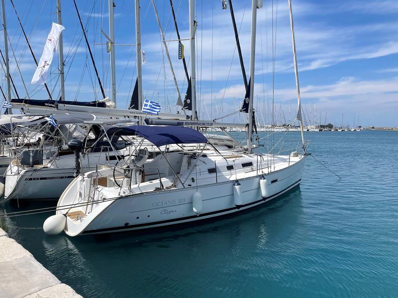 Book yachts online - sailboat - Oceanis 323 - Lily - rent