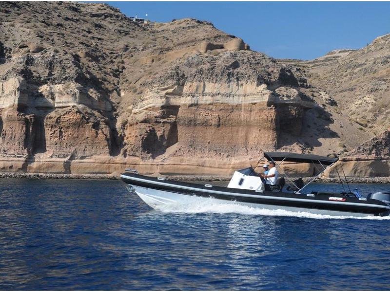 Book yachts online - motorboat - Scorpion G2 - 28 Yaloou Wolf - rent