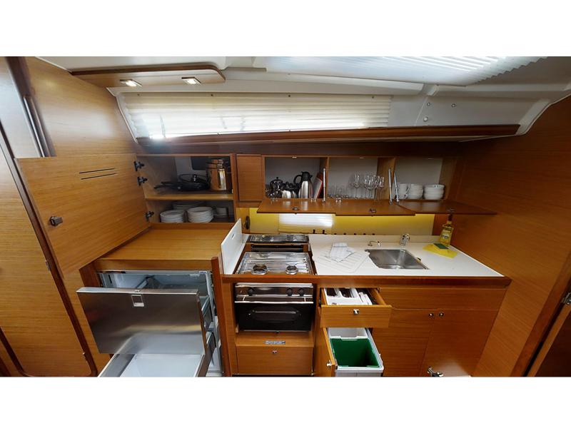 Book yachts online - sailboat - Dufour 390 Grand Large - Nika - rent