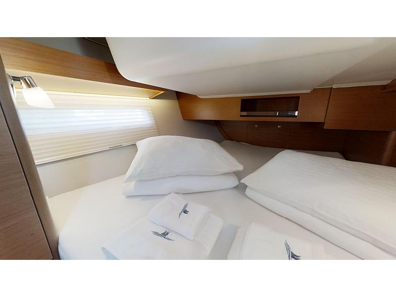 Book yachts online - sailboat - Dufour 390 Grand Large - Sara - rent
