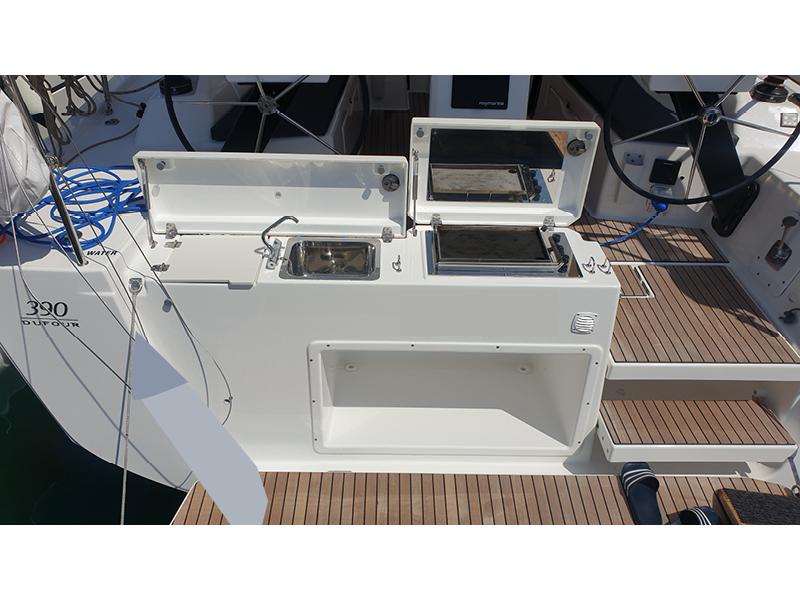 Book yachts online - sailboat - Dufour 390 Grand Large - Sara - rent