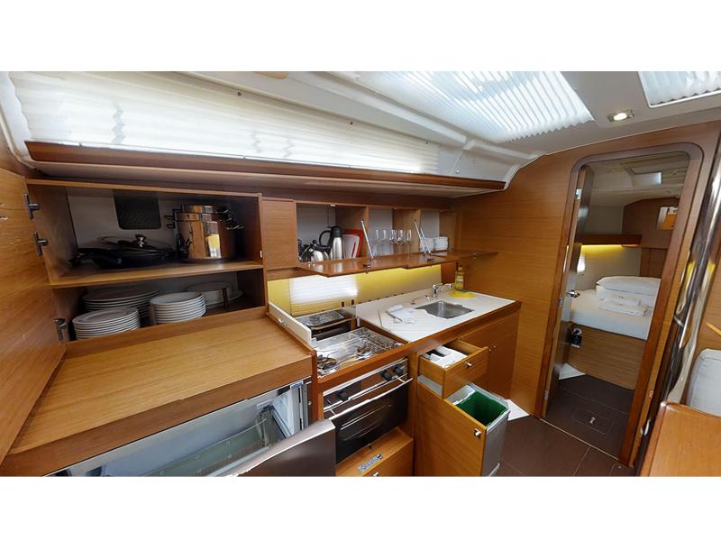 Book yachts online - sailboat - Dufour 390 Grand Large - Sara - rent