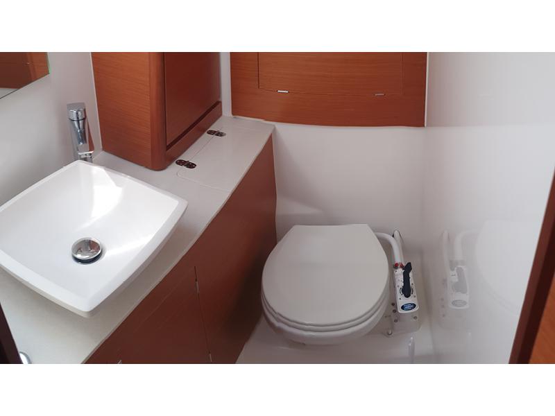 Book yachts online - sailboat - Dufour 390 Grand Large - Sara - rent