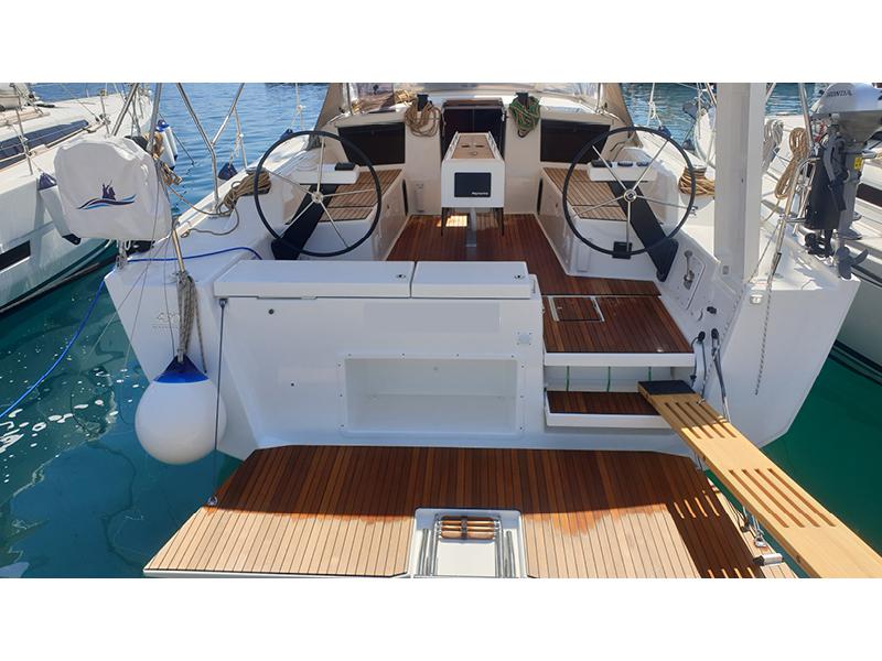 Book yachts online - sailboat - Dufour 430 Grand Large - Moderato - rent