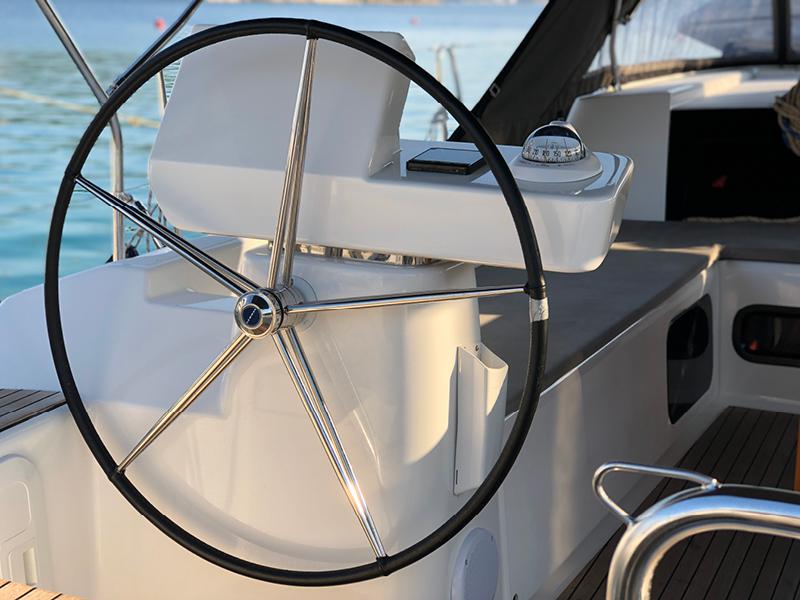 Book yachts online - sailboat - Dufour 520 Grand Large - Maestoso - rent