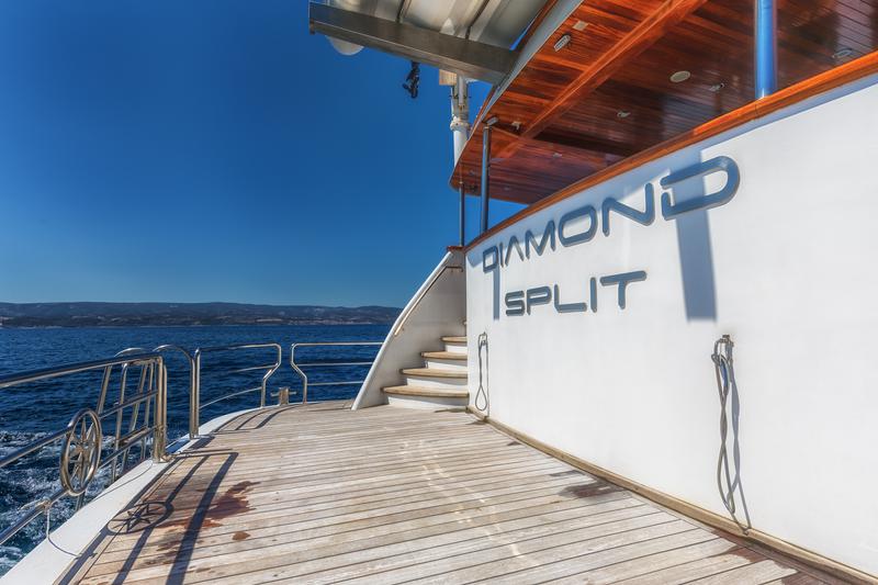 Book yachts online - motorboat - Luxury Motor Yacht - Diamond - rent